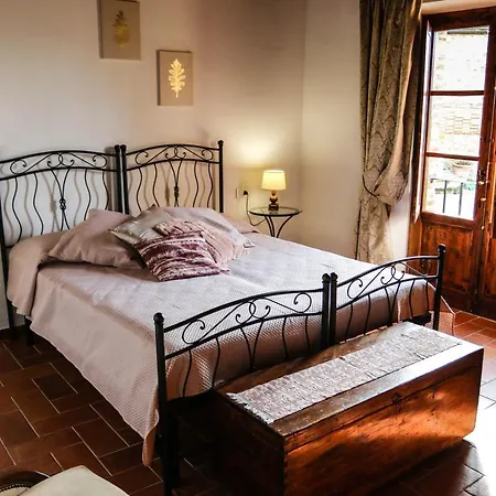 Bombina Farm stay Montisi