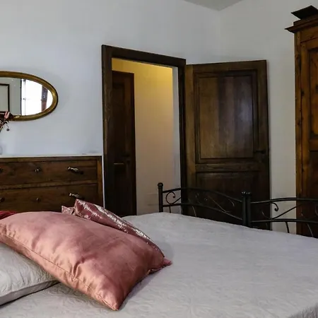 Bombina Farm stay Montisi